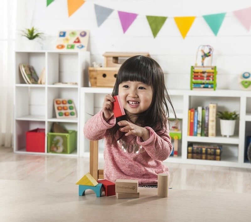 Drewniane klocki 50 elementów z wiaderkiem od 18m-ca (20x20x19.5cm) fsc