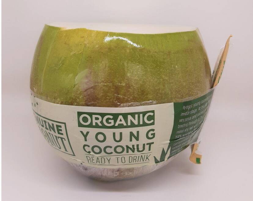 MŁODY KOKOS BIO ZE SŁOMKĄ (około 0,80 kg) - GENUINE COCONUT